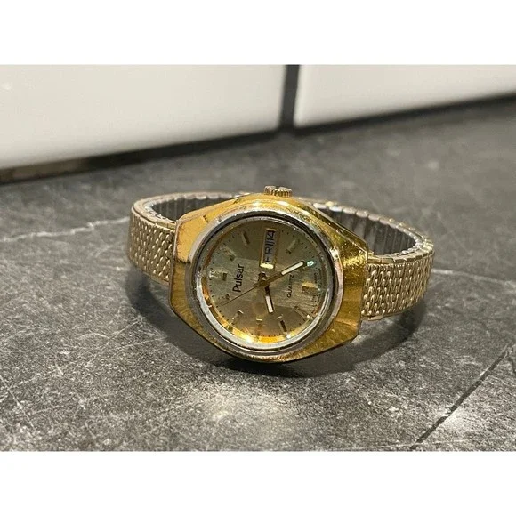 VTG Women\'s Pulsar Seiko Watch 15MM Gold Dial Gold Bracelet 6.75\